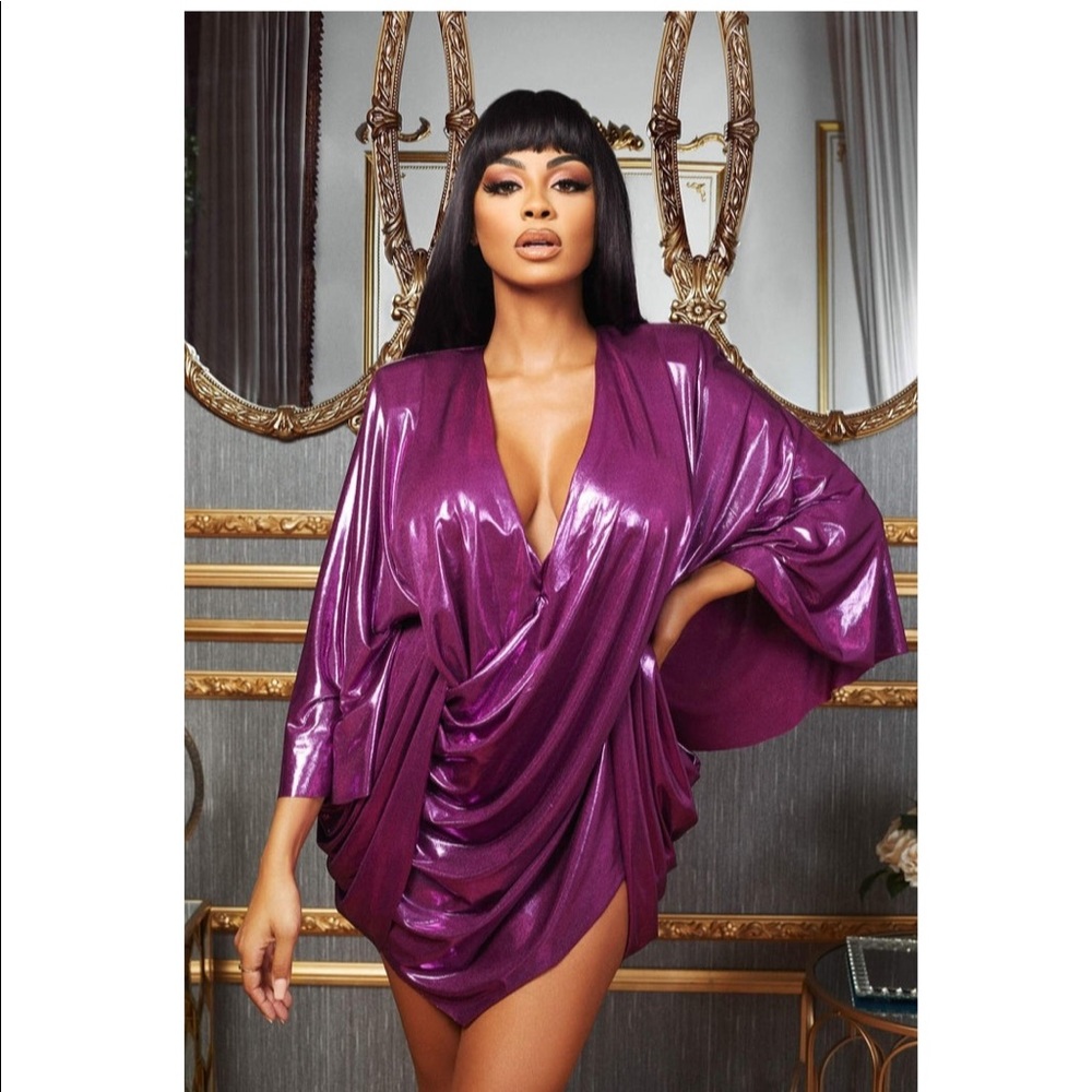 Brand: Ellae Lisque
Name: Center of Attention - Liquid Purple